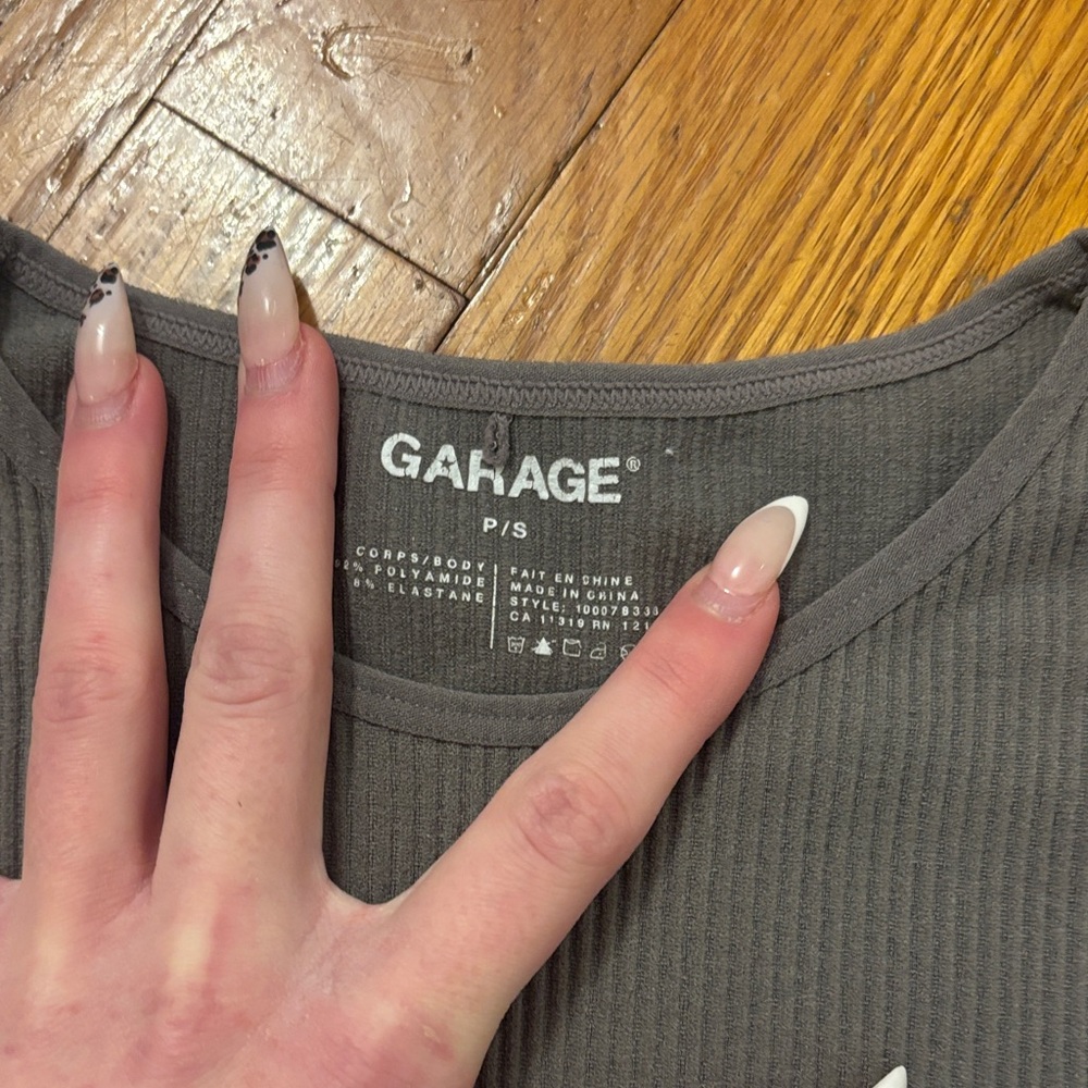 Garage Ribbed Gray Top - Picture 2 of 3